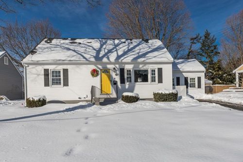 40 Fields Road, Portsmouth, NH, 03801 | Card Image