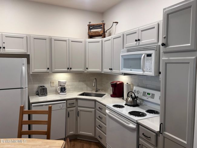843 - 37 Corey Rd, Condo with 2 bedrooms, 2 bathrooms and 1 parking in Hancock MA | Image 12