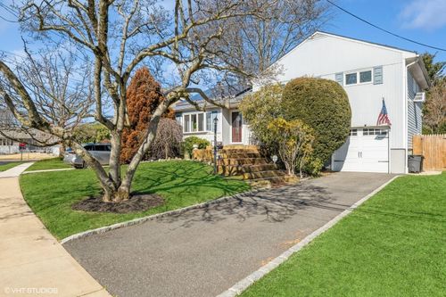 2645 Elm Dr, North Bellmore, NY, 11710-1303 | Card Image