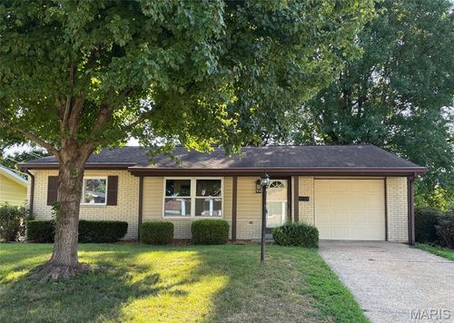 300 Todd Ln, Belleville, IL, 62221-5754 | Card Image