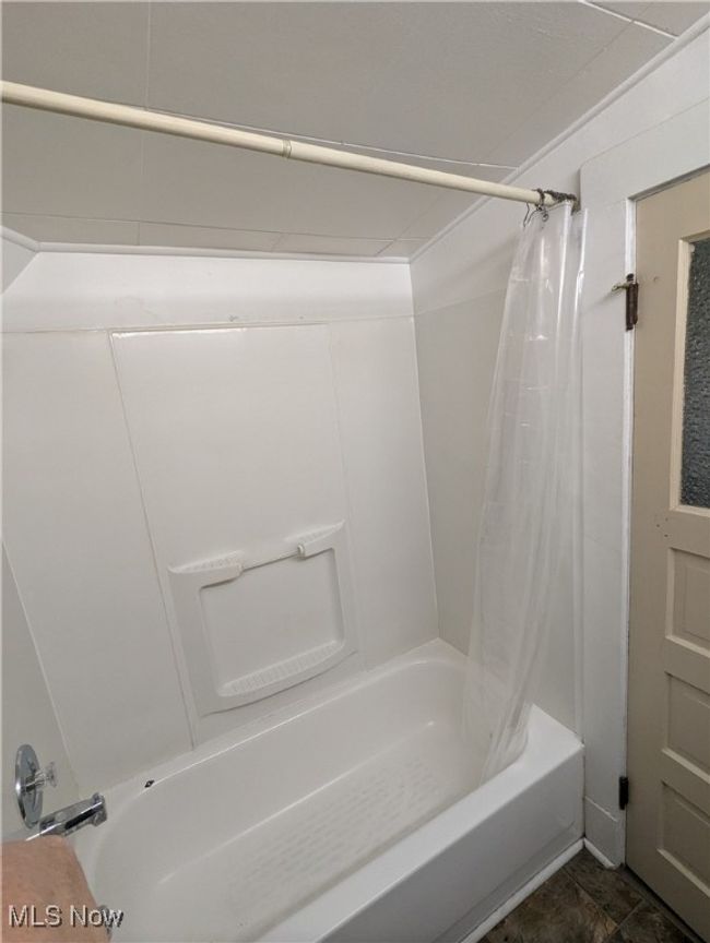 Bathroom with shower / tub combo | Image 30