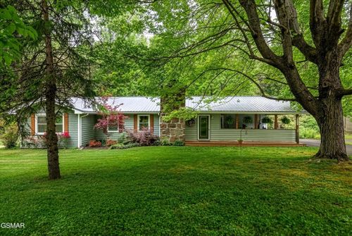 4527 E Scenic Dr, Gatlinburg, TN, 37738-6523 | Card Image