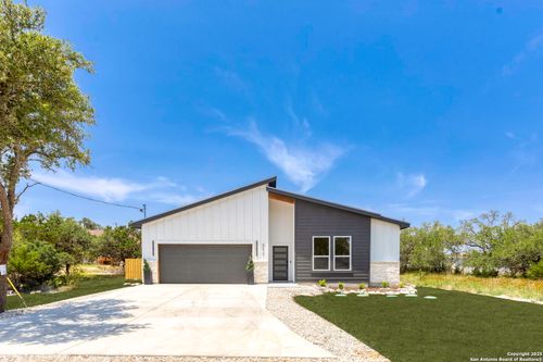 371 Granite Rd, Spring Branch, TX, 78070-5337 | Card Image