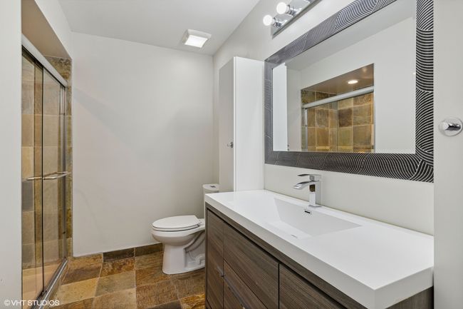 APT-407 - 8001 W Courte Dr, Condo with 2 bedrooms, 2 bathrooms and 1 parking in Niles IL | Image 9