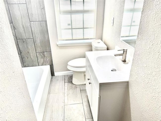 UNIT A - FULL BATHROOM | Image 11