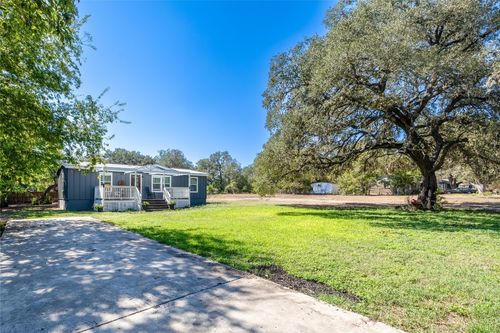 106 E Olive St, Lockhart, TX, 78644-1727 | Card Image