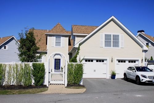 4 Wimbledon Cir, Portsmouth, RI, 02871-1985 | Card Image