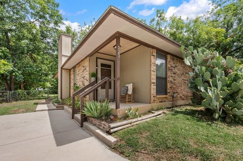 320 W Congress St, Denton, TX, 76201-9079 | Card Image
