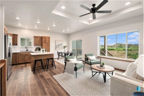 3613 S Osprey Ave, Sioux Falls, SD, 57110-7680 | Card Image