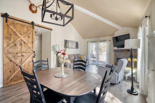 998 Golden Pheasant Dr, Redmond, OR, 97756-8293 | Card Image