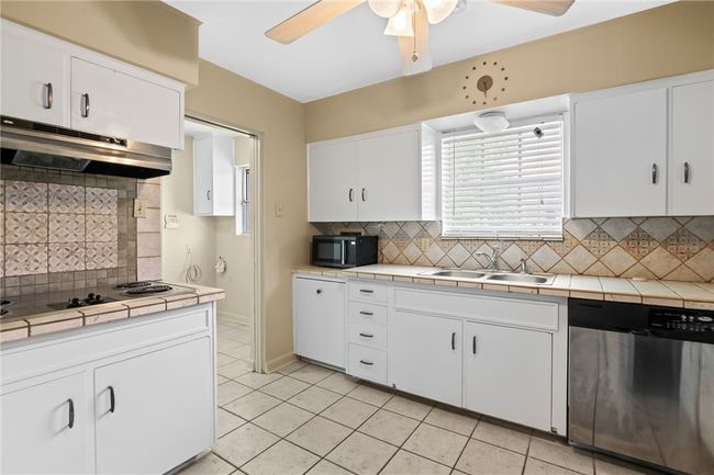 3401 Floyd St, House other with 4 bedrooms, 3 bathrooms and 2 parking in Corpus Christi TX | Image 9