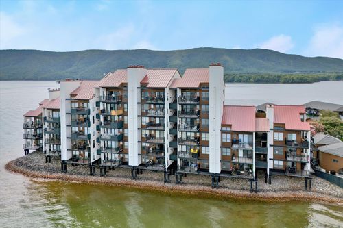 111-6605 Smith Mountain Rd, Penhook, VA, 24137-2712 | Card Image