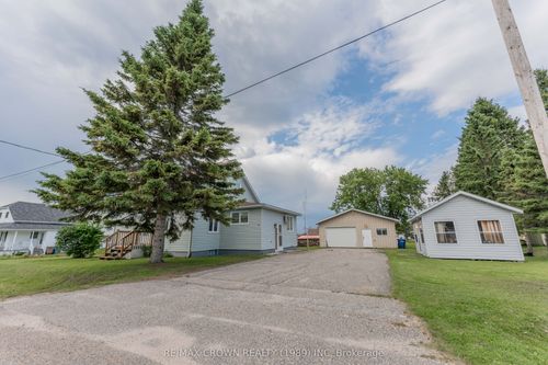 {{alt}} | Card Image