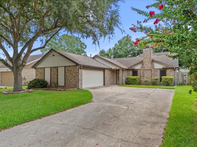 10928 Collingswood Dr, House other with 3 bedrooms, 3 bathrooms and 2 parking in La Porte TX | Image 6