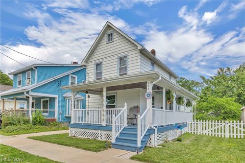 114 Vine St, Fairport Harbor, OH, 44077-5738 | Card Image