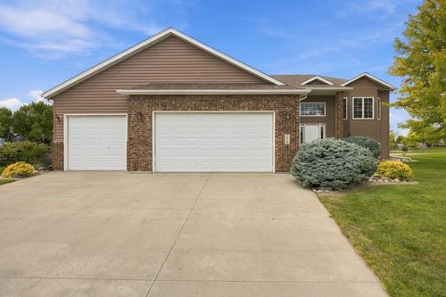 1840 35th Street Cir S, Moorhead, MN, 56560-8131 | Card Image
