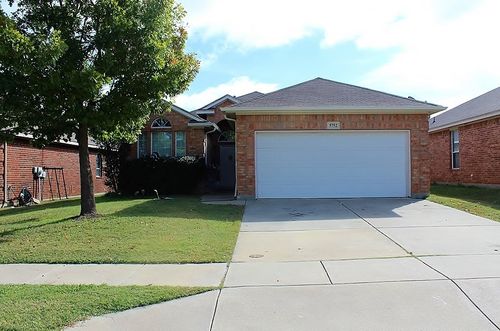 5752 Barrier Reef Dr, Fort Worth, TX, 76179-7548 | Card Image