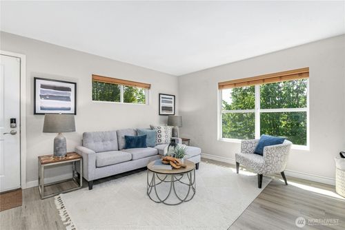 unit-304-1698 25th Pl Ne, Issaquah, WA, 98029-2610 | Card Image