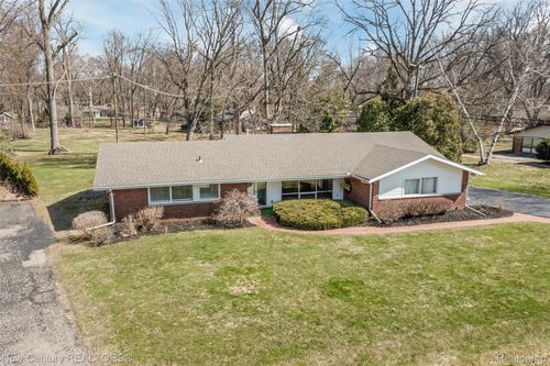 3108 Upton Drive, Troy, MI, 48084 | Card Image