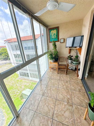 409K - 2860 Somerset Drive, Condo with 2 bedrooms, 2 bathrooms and null parking in Lauderdale Lakes FL | Image 2