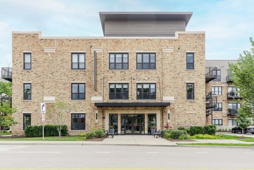 104-101 W Liberty St, Barrington, IL, 60010-3094 | Card Image