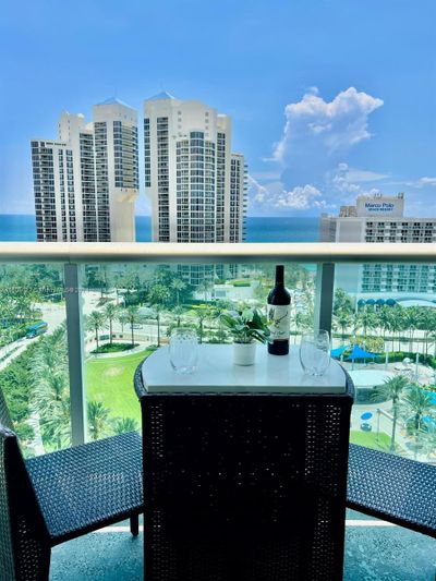 1511 - 19370 Collins Ave, Condo with 1 bedrooms, 1 bathrooms and null parking in Sunny Isles Beach FL | Image 1