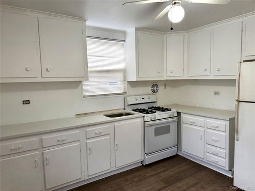 1573 9th St, West Babylon, NY, 11704-3827 | Card Image