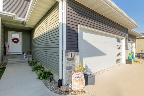 1117 Loren Dr, Cedar Falls, IA, 50613-8171 | Card Image
