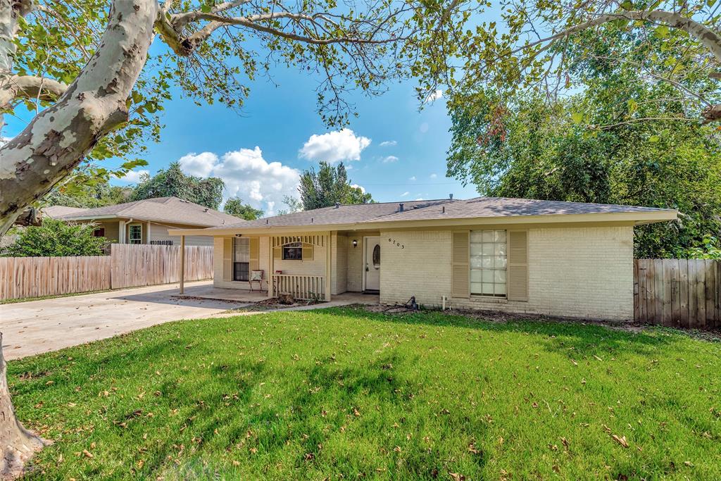 Carver Ave, Hitchcock, TX 77563