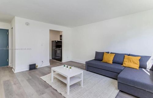 apt-105-143 Sw 9th St, Miami, FL, 33130-3522 | Card Image