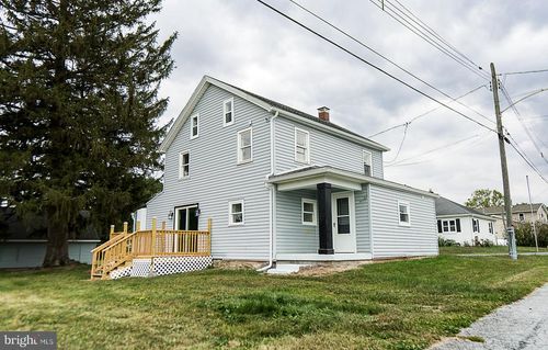 12 E Mill St, Myerstown, PA, 17067-4124 | Card Image