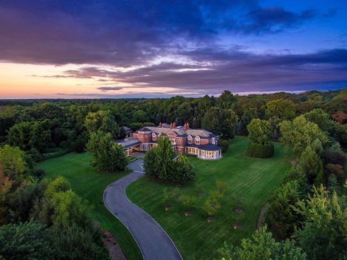 11 Dupont Ct, Greenvale, NY, 11548-1401 | Card Image