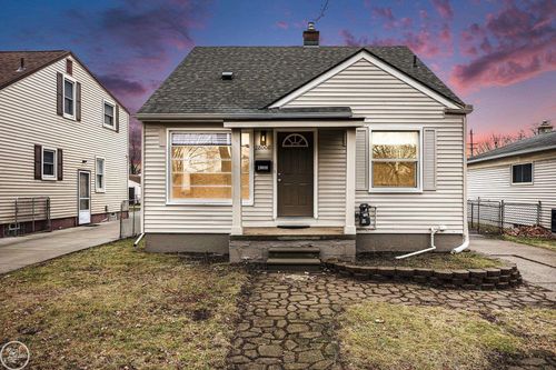 28008 Hughes St, Saint Clair Shores, MI, 48081-1424 | Card Image