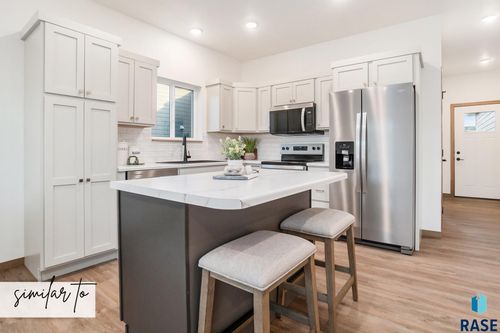 5501 S Mumford Ave, Sioux Falls, SD, 57108-3443 | Card Image