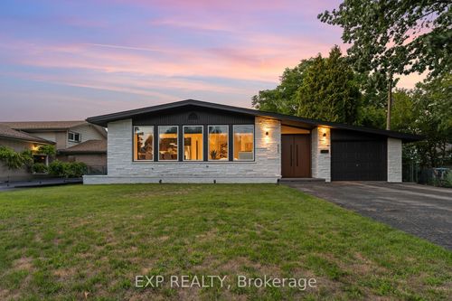 6365 Mcmicking St, Niagara Falls, ON, L2J1W8 | Card Image