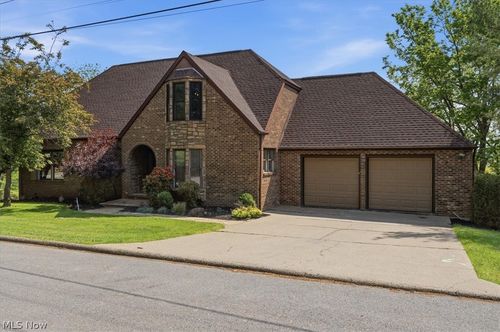 75 Oakridge Dr, Parkersburg, WV, 26104-8053 | Card Image