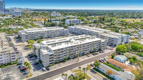 305e-330 Se 2nd St, Hallandale Beach, FL, 33009 | Card Image