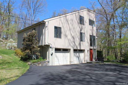 11 Manor Drive, Lewisboro, NY, 10526 | Card Image