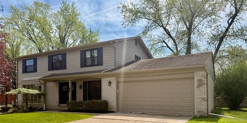 31018 Pickwick Ln, Beverly Hills, MI, 48025-5239 | Card Image