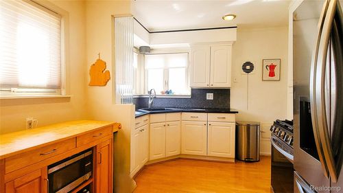 31701 Lamar Dr, Farmington, MI, 48336-2545 | Card Image