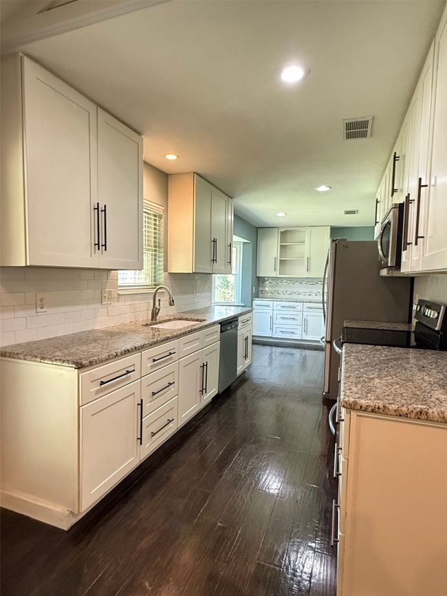 1502 Robin St, House other with 3 bedrooms, 2 bathrooms and null parking in Mineola TX | Image 17