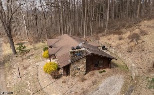 7 Derry Run Ln, Glen Gardner, NJ, 08826-3143 | Card Image