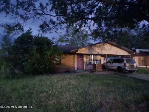 4301 King Cir, Greenwood, MS, 38930-9506 | Card Image