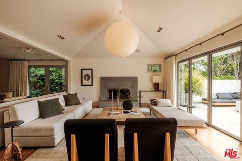 558 Stassi Ln, Santa Monica, CA, 90402-1338 | Card Image