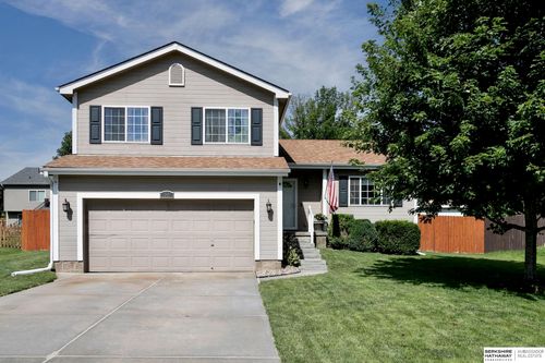 1906 Southview Dr, Papillion, NE, 68046-8232 | Card Image
