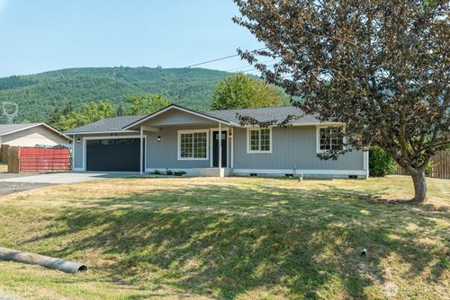 5205 Aerie Ln, Sedro Woolley, WA, 98284-9687 | Card Image