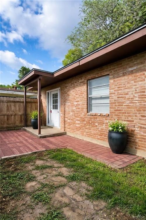 a-806 Walnut Ave, McAllen, TX, 78501-2166 | Card Image