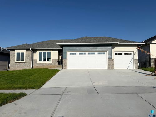 2813 S Dunraven Ave, Sioux Falls, SD, 57110 | Card Image