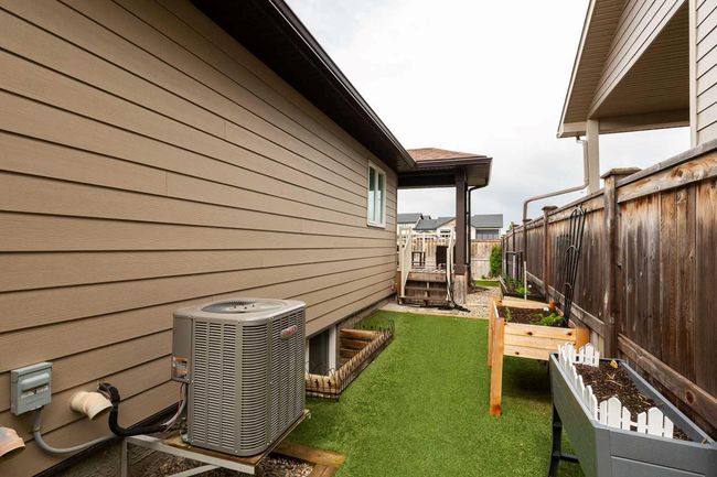 342 Sixmile Ridge S, House other with 4 bedrooms, 3 bathrooms and 4 parking in Lethbridge AB | Image 35