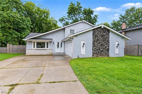 17513 Howe Rd, Strongsville, OH, 44136-6468 | Card Image